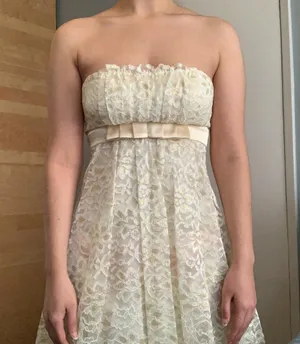 Strapless Bubble Hem Butter Yellow Lace Formal Dress Size 2 thumbnail 3