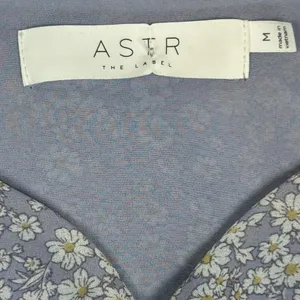 ASTR the Label Cold Shoulder Ruched Sweetheart Neckline Flutter Sleeves Size M thumbnail 4