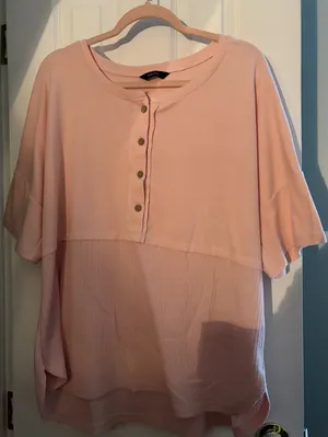 Women’s Light Pink Shirt Size XXL thumbnail 1