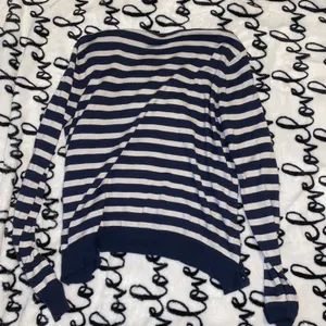 Cardigan  thumbnail 2