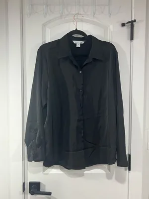 Old Navy Women’s Button up Top thumbnail 3