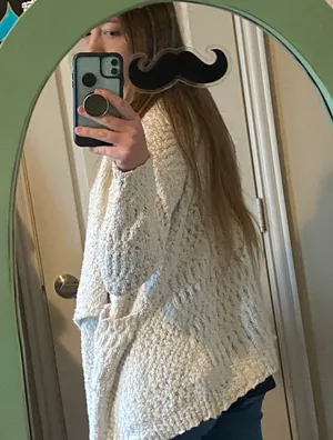 Sweater thumbnail 4