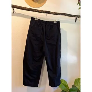 Old Navy Black Cotton High Rise Elastic Waist Barrel Leg Cropped Pant Size Large thumbnail 4