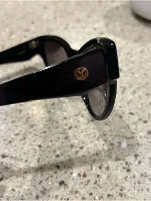 Yunison women’s Jet Black Sunglasses thumbnail 4