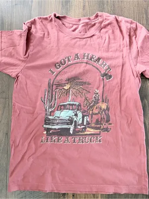 Heart Like A Truck Laney Wilson Country Western Tee Size Medium thumbnail 4