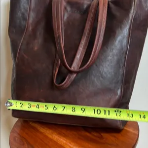 Antonio Valeria is a former Spacious Brown Leather Tote with Minimalist Design thumbnail 6