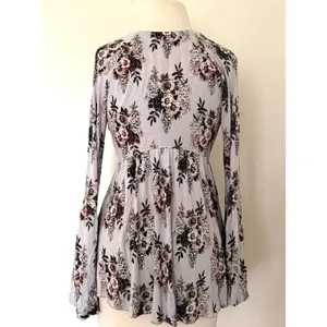 Free People Speak Easy Lavender Floral Deep V Neck Bell Sleeve Boho Tunic Top S thumbnail 4