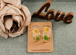 Handmade Resin Pressed Flower Earrings – Yellow Daisy thumbnail 2