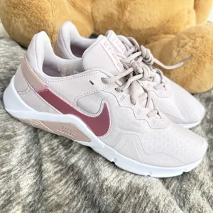 Nike Legend Essential 2 Womens Tr TttsShoes Running Sneaker Gym Size 9 thumbnail 2