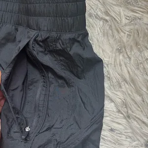 Lululemon Athletica Licence Black Women’s Mi-Rise Drawstring Joggers Size 12 thumbnail 11