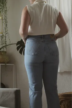 High-Rise Straight Wrangler Jeans thumbnail 3