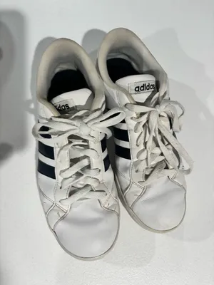 Adidas 7.5 women’s sneakers white and black thumbnail 1