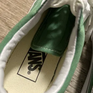 Green Vans Old Skool Women’s thumbnail 4