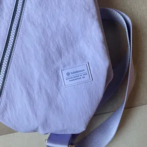 Lululemon Fast Track Bag 2.0 9L - Lavender Frost thumbnail 2