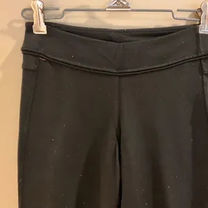 LULULEMON Black Long Leggings Back Pockets Size 2 thumbnail 5