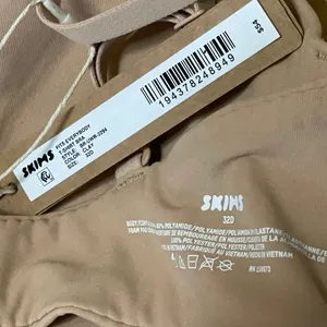NEW SKIMS Women's Beige Seamless Adjustable Straps Underwire T-shirt Bra Sz 32D thumbnail 4