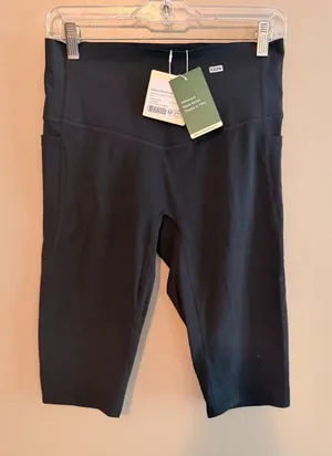 Halara L 14" Black High-Waisted UltraSoft Compression Capri Leggings With Pocket thumbnail 1