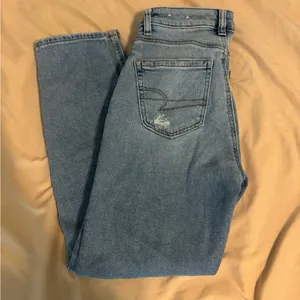 American Eagle Mom Jeans thumbnail 3