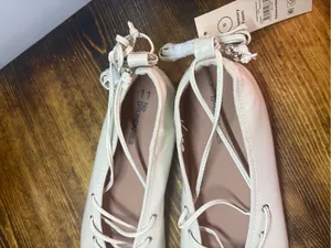 No boundaries beige lace up flats size 11 thumbnail 4