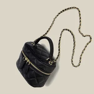 Elegant Black Quilted Handbag thumbnail 3