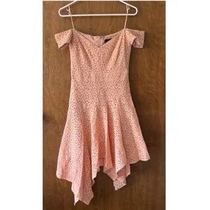 Nicole Miller Sz 2 peach lace crochet handkerchief Off Shoulder Dress Fairy Y2K thumbnail 4