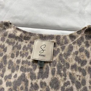 Sioni Leopard Print Dolman Sleeve Knit Sweater‎ Womens Small Top Tan Grey Office thumbnail 2