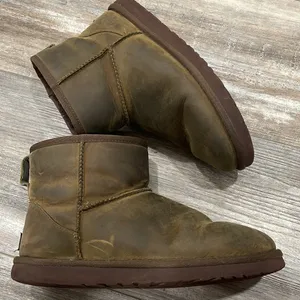 UGG Classic Mini Leather Bomber Boot thumbnail 3