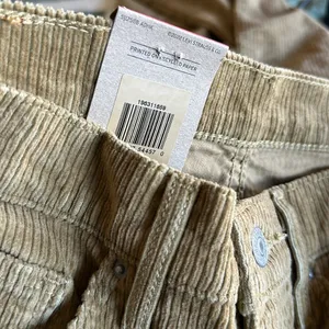 NWT Levi's Women's 314 Shaping Straight Brown Corduroy Jeans 28X30 thumbnail 5