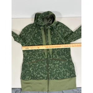Cabi Marathon Jacket Womens M Green Camo Full Zip Hoodie Thumbholes 6030 thumbnail 14