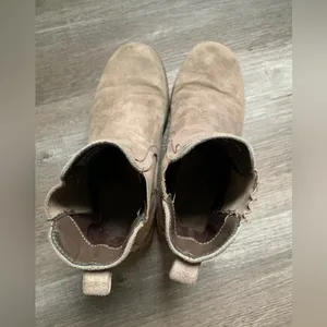 Cliffs Booties Chelsea Boots Tan Nude Beige Comfy Boots Size 7 M thumbnail 10