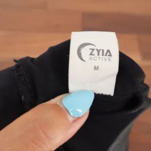 Zyia Active Sports Bra Womens Medium V-Neck Black Adjustable Straps Excellent thumbnail 2