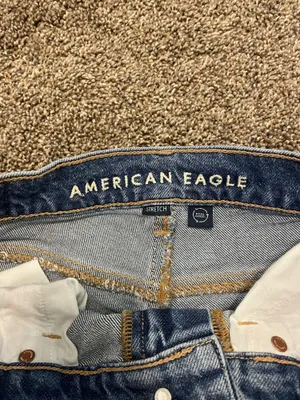 American Eagle High-Waisted Jeans thumbnail 4