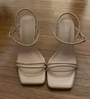 Beige Heels Tan Size 7.5 thumbnail 1