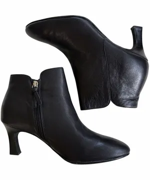 EUC Sofft Leather Heeled Ankle Boots Black Size 8 thumbnail 1