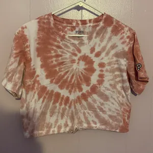 PINK Victoria’s Secret Pink Cropped T-Shirt thumbnail 1
