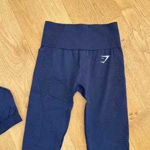 Gymshark - Vital V Neck Sports Bra & Vital Leggings in Navy Blue thumbnail 3