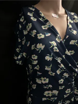 MS Basic Women's Navy & White Floral Wrap Dress LG thumbnail 5