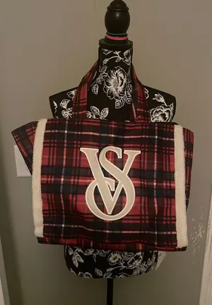 Victoria’s Secret Plaid Christmas Tote thumbnail 1