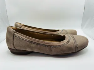 Clarks Suede Ballet Flats Taupe Comfort Slip On Round Toe Women’s 8.5M Casual thumbnail 3