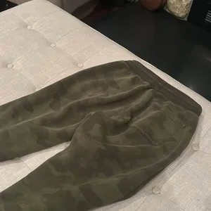 Uniqlo 100% Cotton Camo Drawstring Joggers Size Small thumbnail 9
