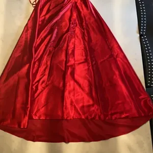 Women’s Gorgeous Red Formal Bridal Dress Two Pieces - Bodice and Skirt Size XS thumbnail 9