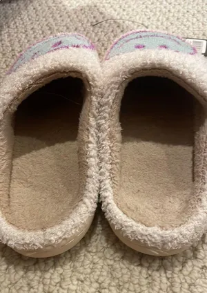 Smiley Slippers White Size 8 thumbnail 2