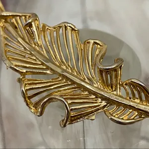 Unsigned Gold Leaf Brooch thumbnail 7