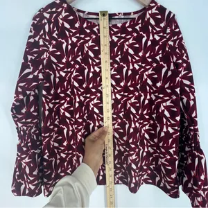 Ann Taylor Elegant Burgundy Floral Print Stretch Crepe Women's Bell Sleeve Top M thumbnail 9