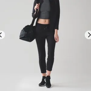 Lululemon On The Fly Luxtreme 7/8 Jogger Pant Womens 6 Black Tapered W5ALWS thumbnail 7
