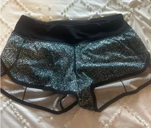 Lululemon Size 4 Speed Up Patterned Shorts  thumbnail 1