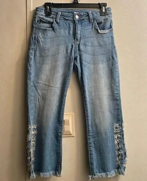 Women’s size 5/26 KANCAN fair used condition. stretchy distressed & stonewashed. thumbnail 1