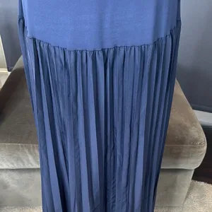 Women’s Navy Off-Shoulder Maxi Dress Pleated Skirt Size L thumbnail 3