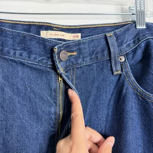 Levi's Premium‎ 80s Mom Jean High Rise Tapered Leg Relaxed 18W Casual Premium thumbnail 6