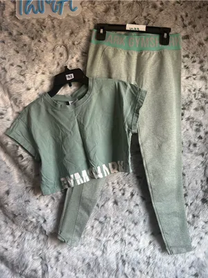 17.  Gymshark xs/s set 2 pc bundle thumbnail 1